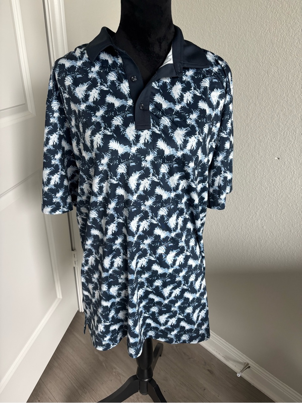 Dunning golf polo features a navy and white size XL